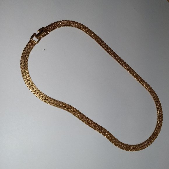 Vintage Monet EUC 16" 18K Gold Plated Herringbone Chain Necklace - Picture 5 of 11